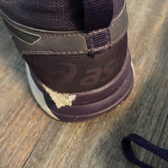 ASICS purple running shoes - Picture 2 of 4